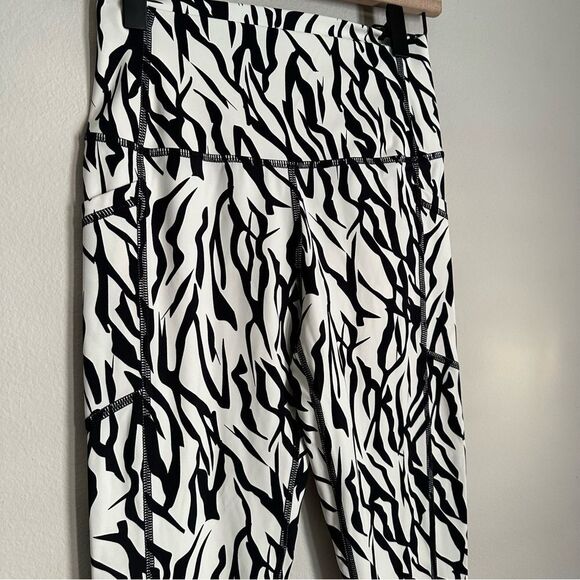 ZYIA Safari Pocket Brilliant Hi-Rise 7/8 24" black and white zebra print - Picture 6 of 10